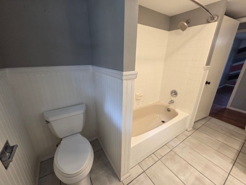 Image 38 of property listing at 15827 N Mccauley Lane, Mt Vernon, IL 62864