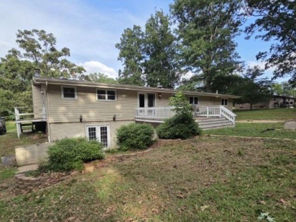 Image 40 of property listing at 15827 N Mccauley Lane, Mt Vernon, IL 62864