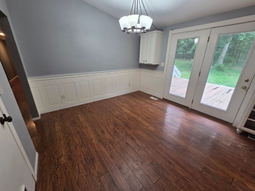 Image 5 of property listing at 15827 N Mccauley Lane, Mt Vernon, IL 62864