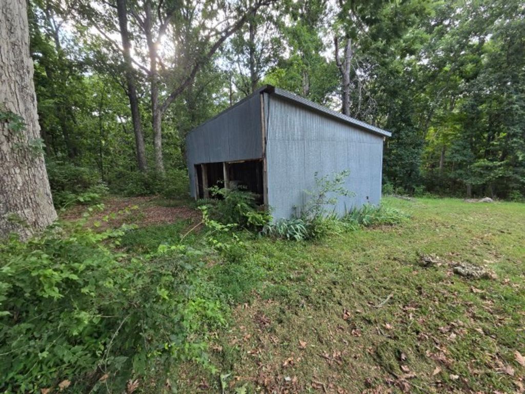 Image 42 of property listing at 15827 N Mccauley Lane, Mt Vernon, IL 62864