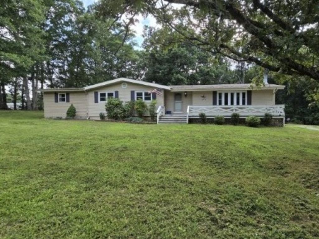 Image 44 of property listing at 15827 N Mccauley Lane, Mt Vernon, IL 62864