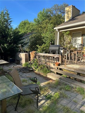 1004 Darvin NW Lane, Kennesaw, GA 30144