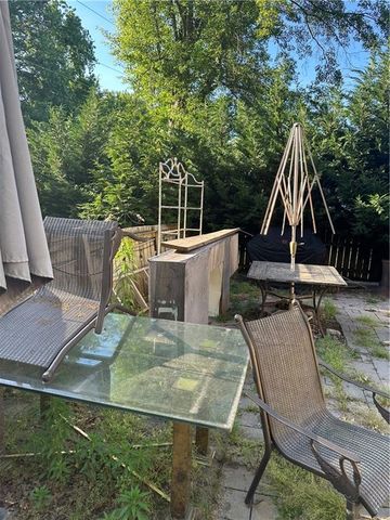 1004 Darvin NW Lane, Kennesaw, GA 30144