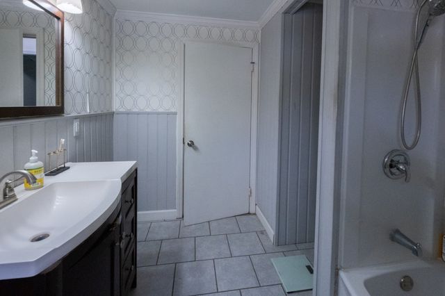 179 Reingold Ave, Fitchburg, MA 01420