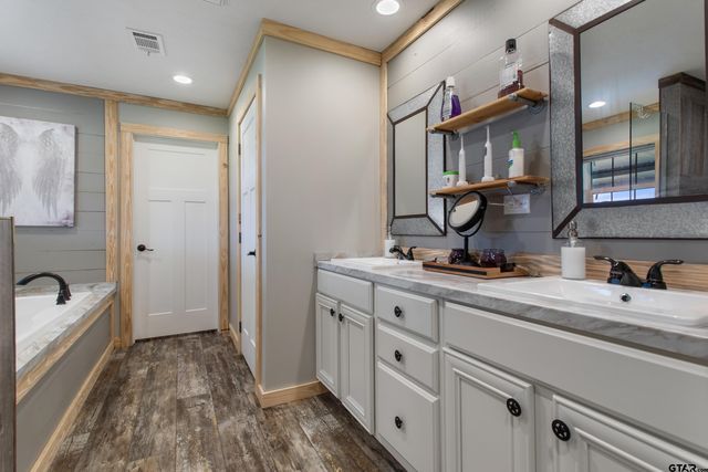 8642 & 8644 S FM 779, Alba, TX 75410