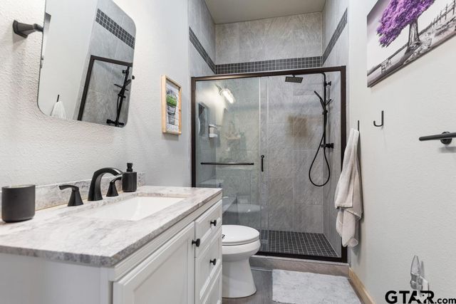 8642 & 8644 S FM 779, Alba, TX 75410