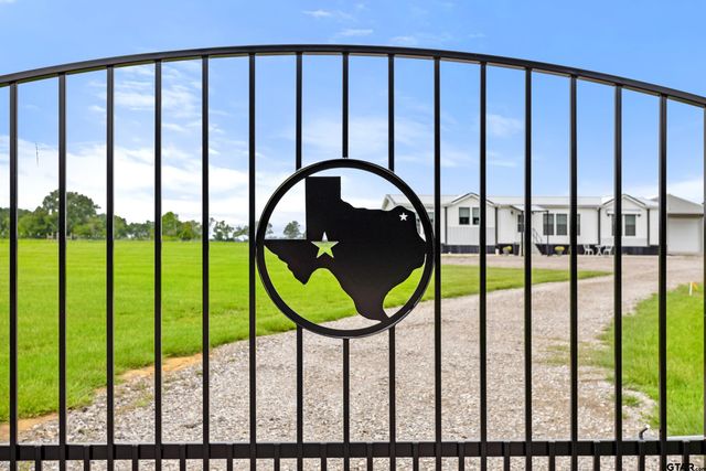 8642 & 8644 S FM 779, Alba, TX 75410