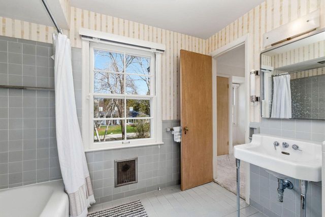 8293 N Gray Log LANE, Fox Point, WI 53217