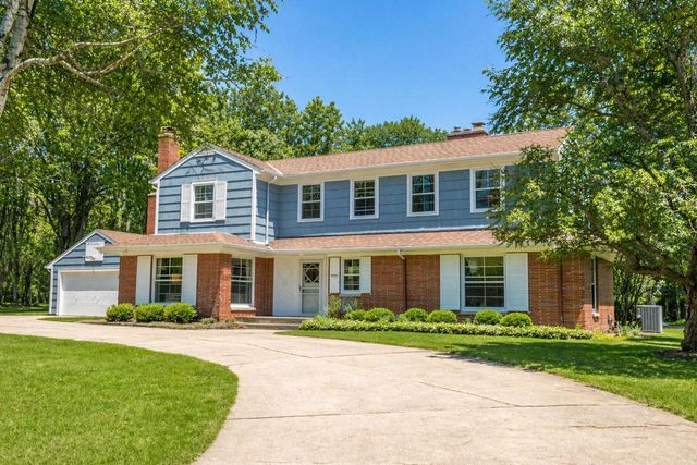8293 N Gray Log LANE, Fox Point, WI 53217