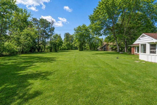 8293 N Gray Log LANE, Fox Point, WI 53217