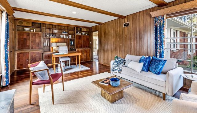 8293 N Gray Log LANE, Fox Point, WI 53217