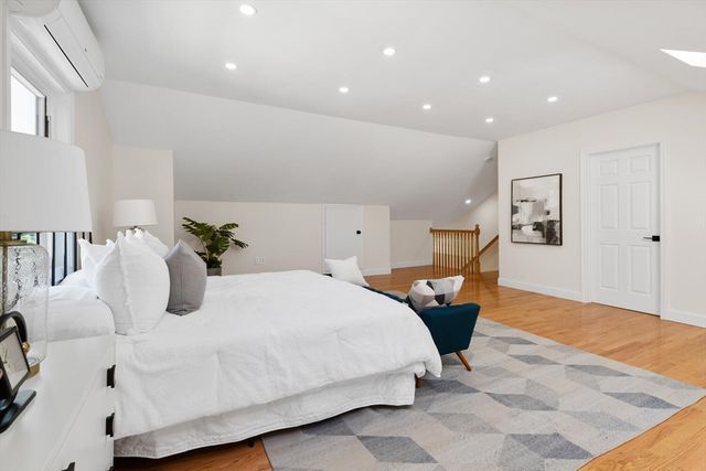 29 Cottage St 29, Newton, MA 02464