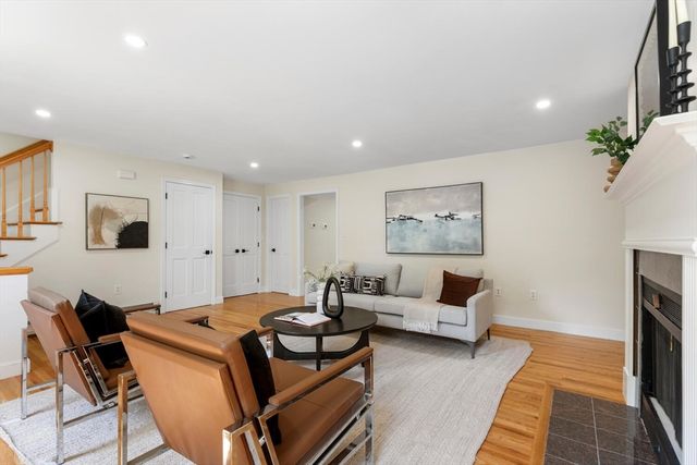 29 Cottage St 29, Newton, MA 02464