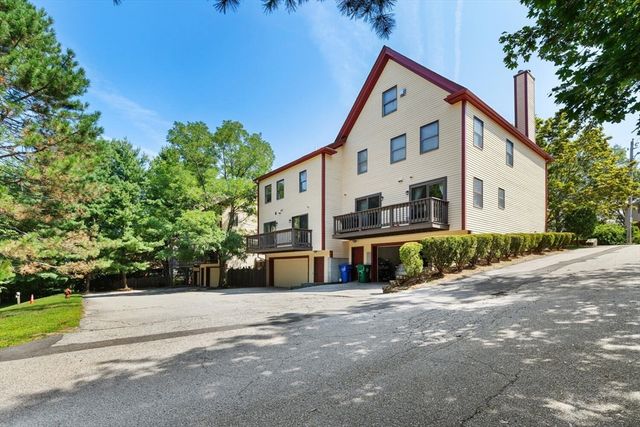 29 Cottage St 29, Newton, MA 02464