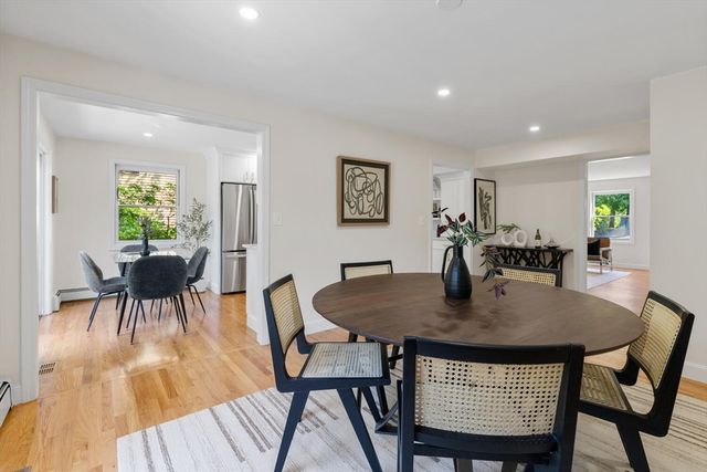 29 Cottage St 29, Newton, MA 02464