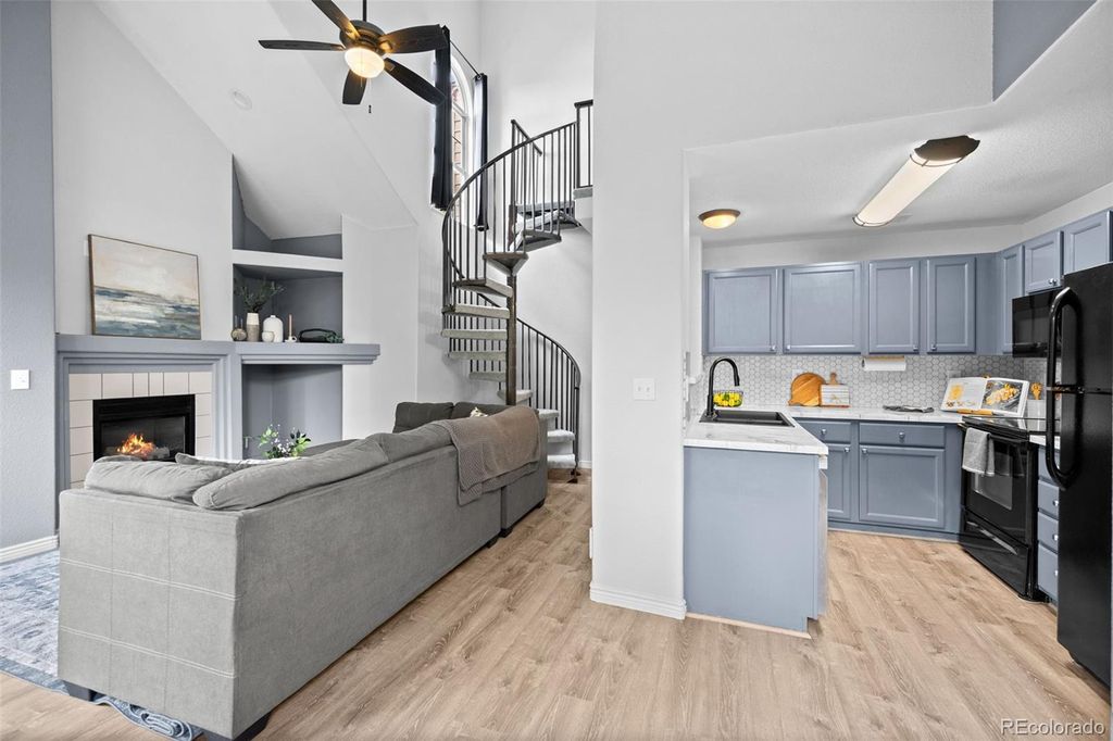 Image 12 of property listing at 8361 S Upham Way 212, Littleton, CO 80128