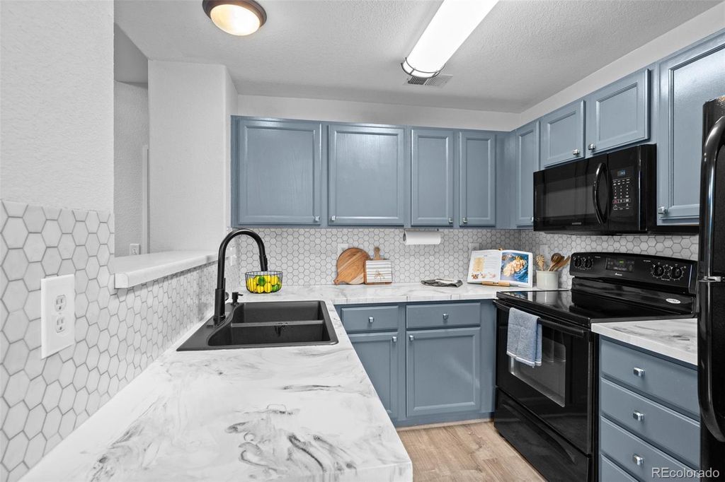Image 13 of property listing at 8361 S Upham Way 212, Littleton, CO 80128