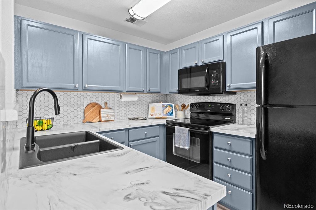 Image 14 of property listing at 8361 S Upham Way 212, Littleton, CO 80128