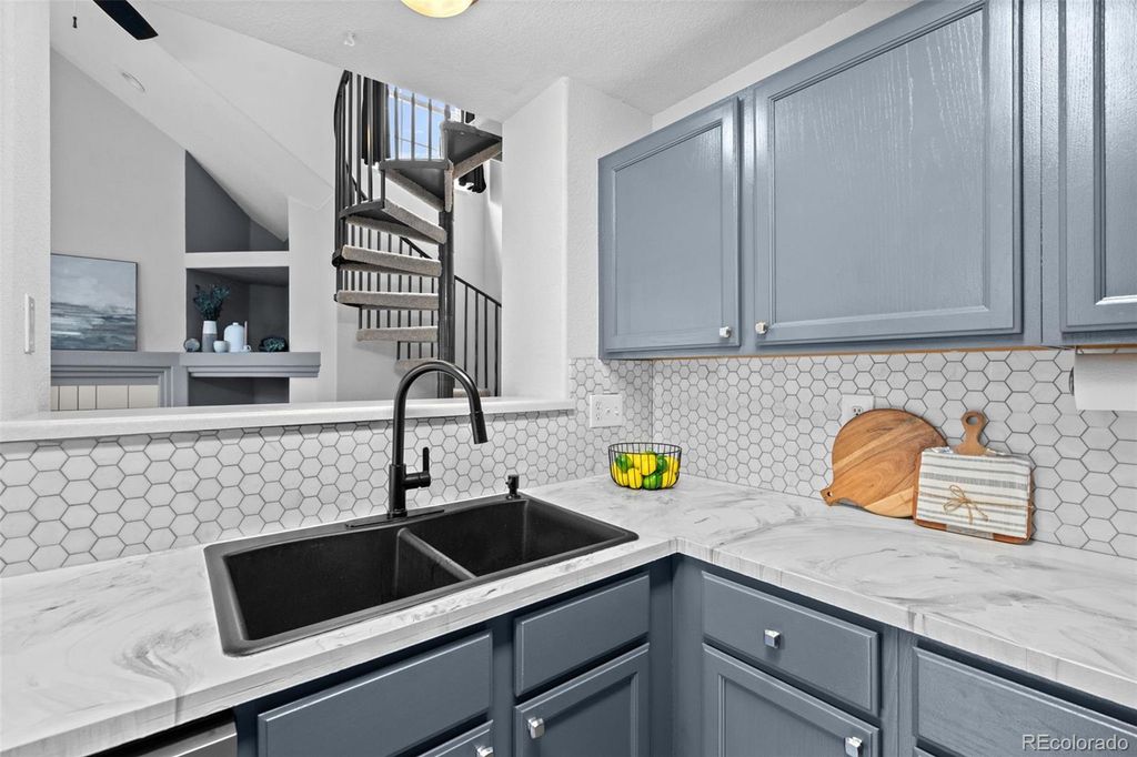 Image 15 of property listing at 8361 S Upham Way 212, Littleton, CO 80128