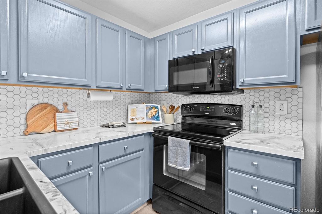 Image 16 of property listing at 8361 S Upham Way 212, Littleton, CO 80128