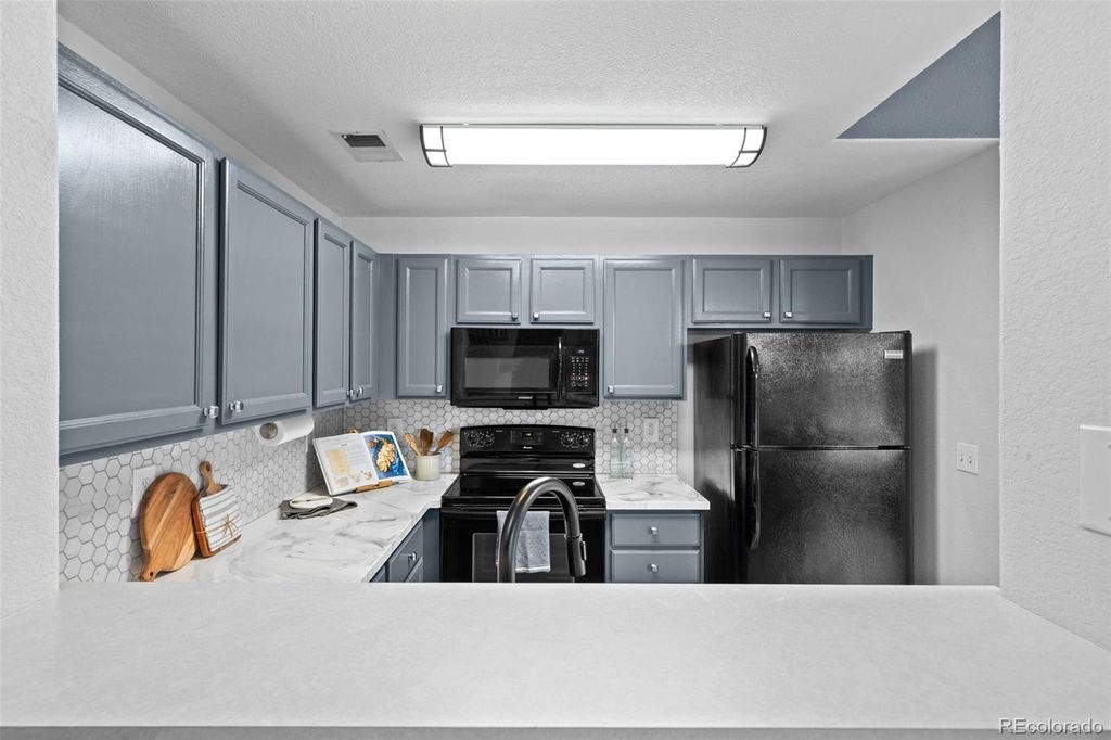 Image 18 of property listing at 8361 S Upham Way 212, Littleton, CO 80128