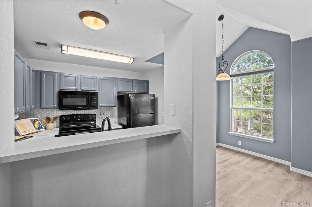 Image 19 of property listing at 8361 S Upham Way 212, Littleton, CO 80128
