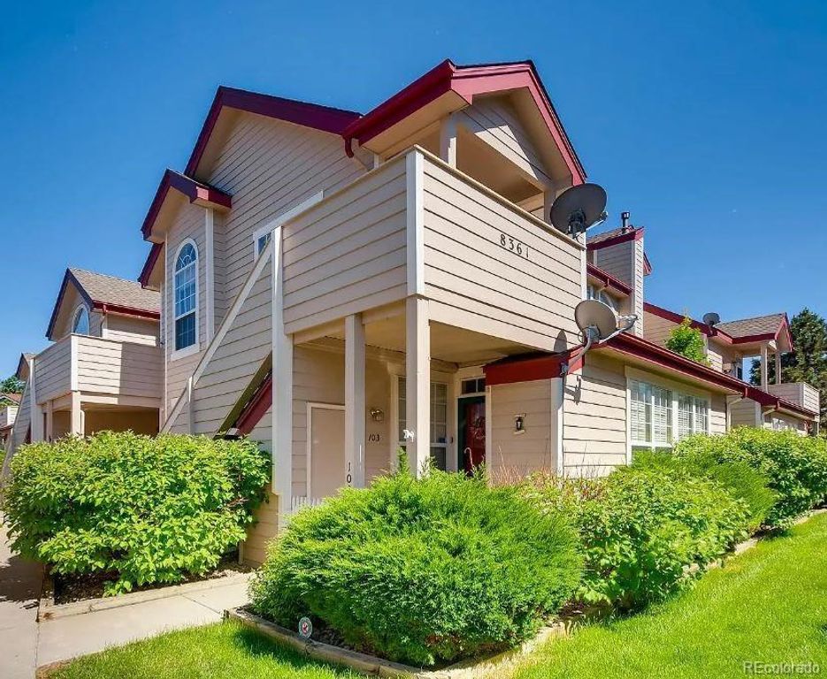 Image 2 of property listing at 8361 S Upham Way 212, Littleton, CO 80128