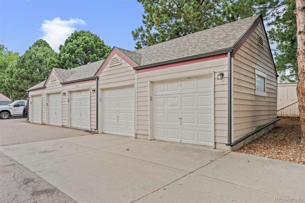 Image 34 of property listing at 8361 S Upham Way 212, Littleton, CO 80128