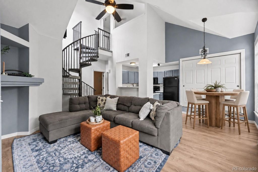 Image 5 of property listing at 8361 S Upham Way 212, Littleton, CO 80128