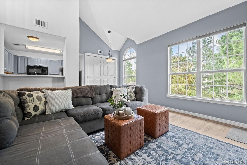 Image 9 of property listing at 8361 S Upham Way 212, Littleton, CO 80128