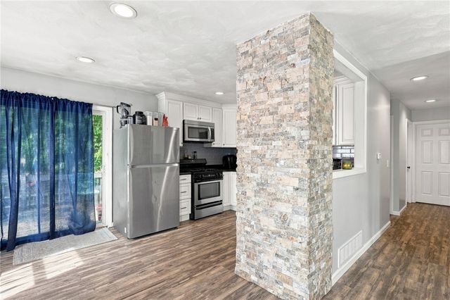 77 Kenneth Avenue, Warwick, RI 02889
