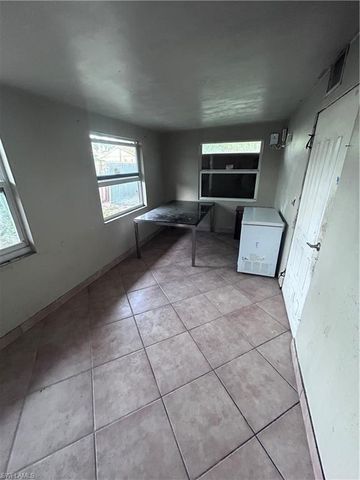 415 Fairfax DR, Fort Myers, FL 33905