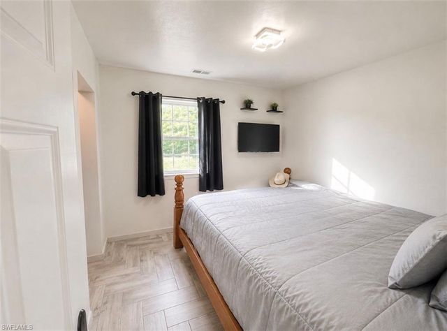 415 Fairfax DR, Fort Myers, FL 33905
