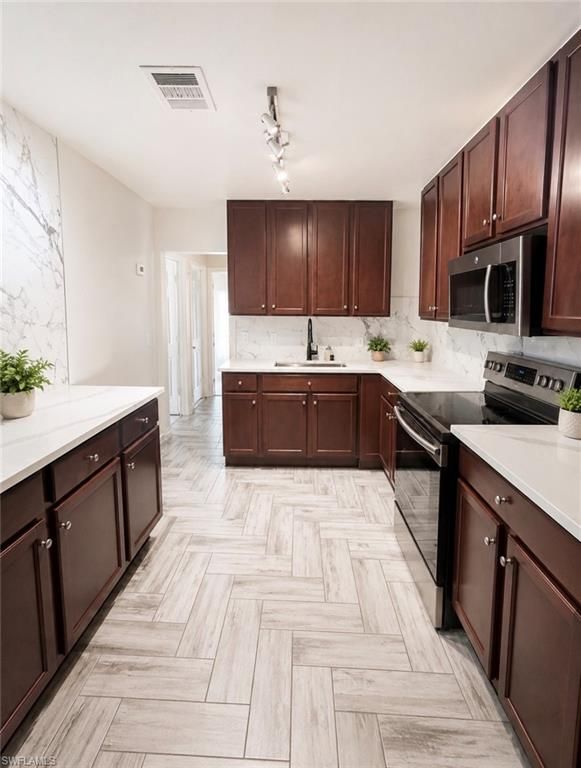 415 Fairfax DR, Fort Myers, FL 33905
