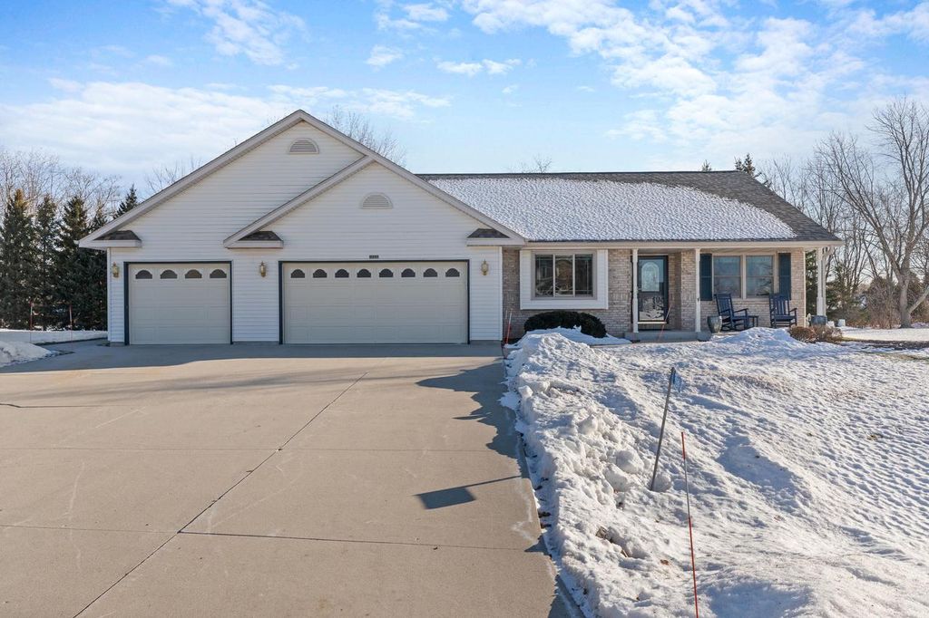 5311 Heatherfield COURT, Sheboygan, WI 53083