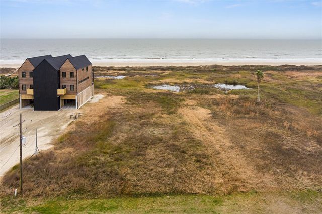338 Atkinson Street, Crystal Beach, TX 77650