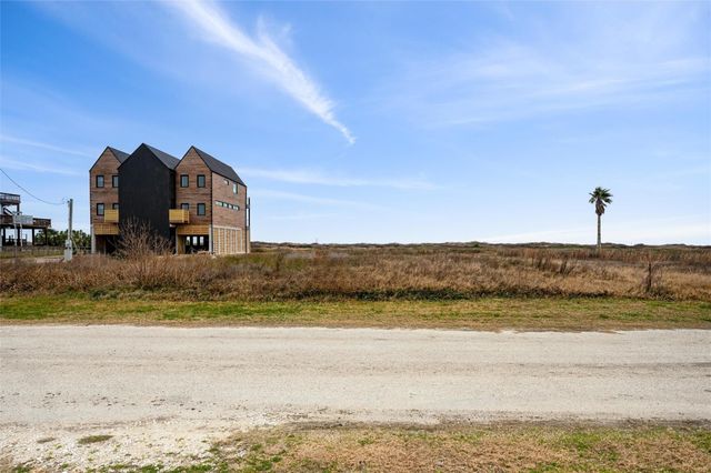 338 Atkinson Street, Crystal Beach, TX 77650