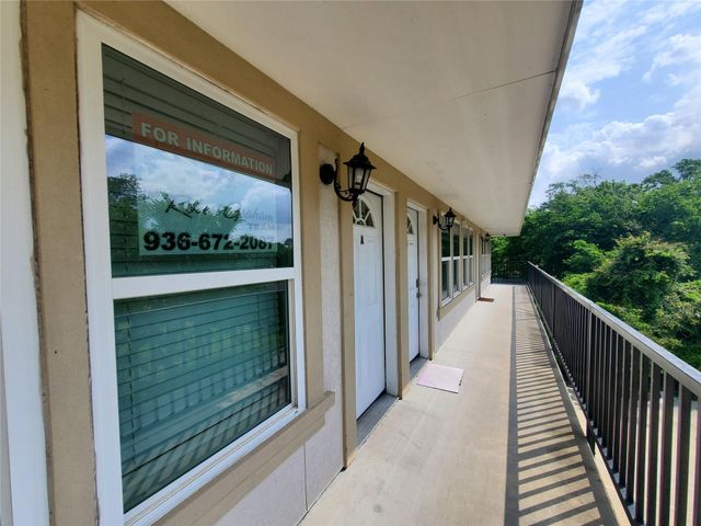 501 E Davis Street 1, Conroe, TX 77301