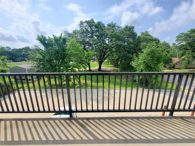 501 E Davis Street 1, Conroe, TX 77301