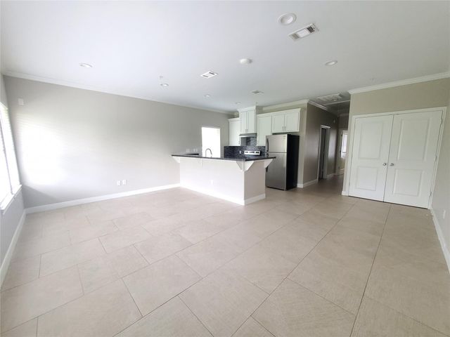 501 E Davis Street 1, Conroe, TX 77301