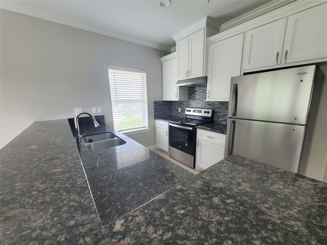 501 E Davis Street 1, Conroe, TX 77301