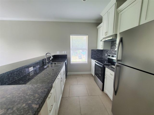 501 E Davis Street 1, Conroe, TX 77301
