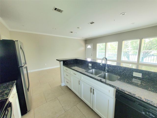 501 E Davis Street 1, Conroe, TX 77301