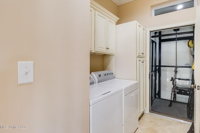 411 Martin Avenue, Ocean Springs, MS 39564