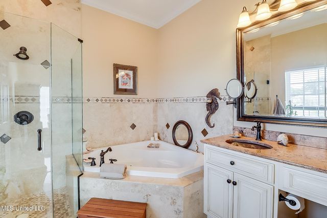 411 Martin Avenue, Ocean Springs, MS 39564