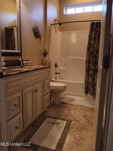 411 Martin Avenue, Ocean Springs, MS 39564