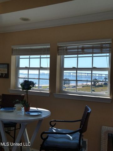 411 Martin Avenue, Ocean Springs, MS 39564