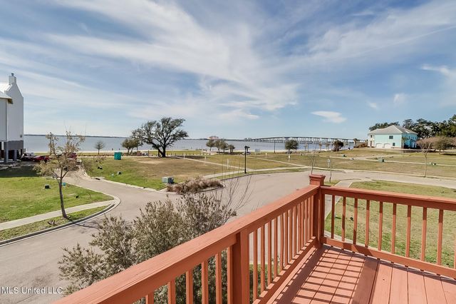411 Martin Avenue, Ocean Springs, MS 39564
