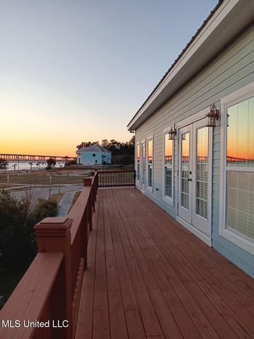 411 Martin Avenue, Ocean Springs, MS 39564