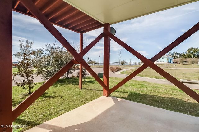 411 Martin Avenue, Ocean Springs, MS 39564